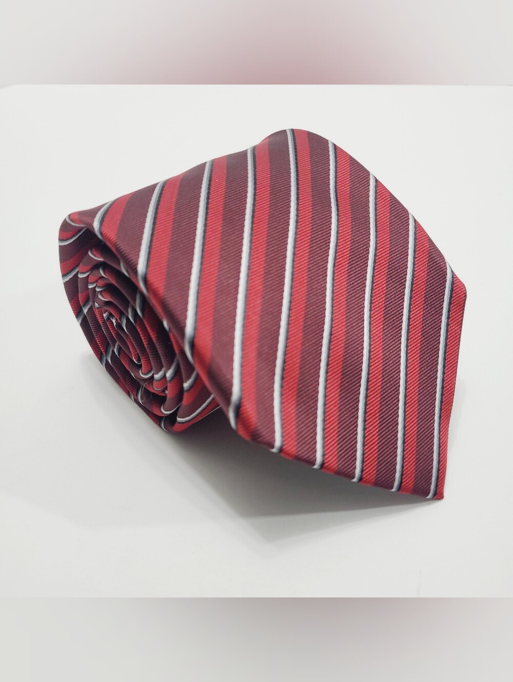 Van Heusen Men's Neck Tie Red Stripe Pattern Jacquard Fabric 56x3.5"